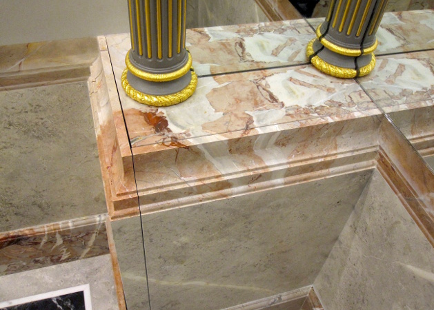 décor en trompe l'oeil de faux marbre Sarrancolin
