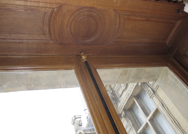 Chantier Chantilly - décor faux bois sur fenêtre